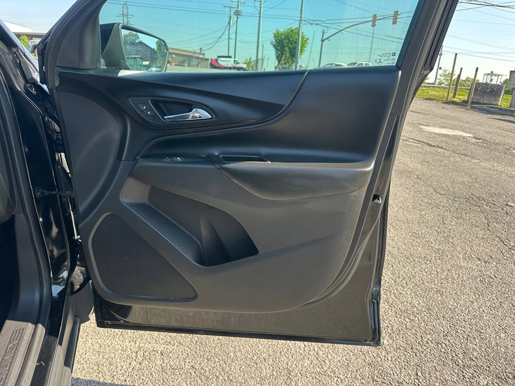 Photo 26 of this CHEVROLET EQUINOX