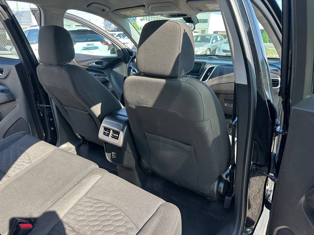 Photo 22 of this CHEVROLET EQUINOX