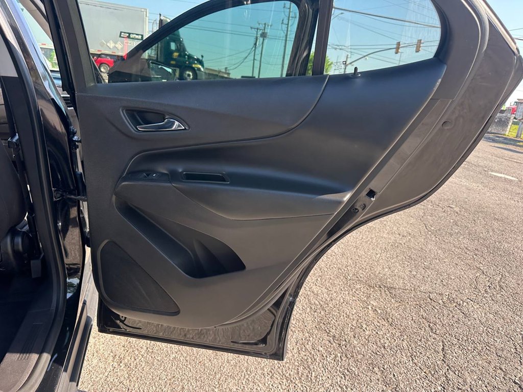 Photo 23 of this CHEVROLET EQUINOX