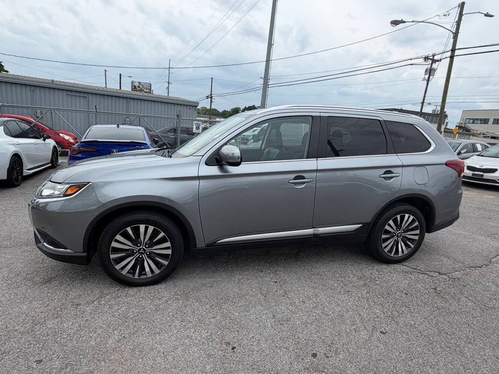 Photo 9 of this MITSUBISHI OUTLANDER
