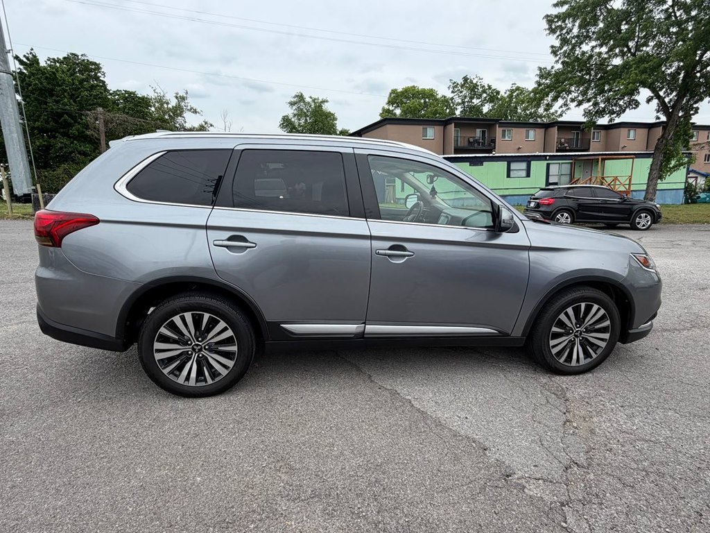 Photo 5 of this MITSUBISHI OUTLANDER