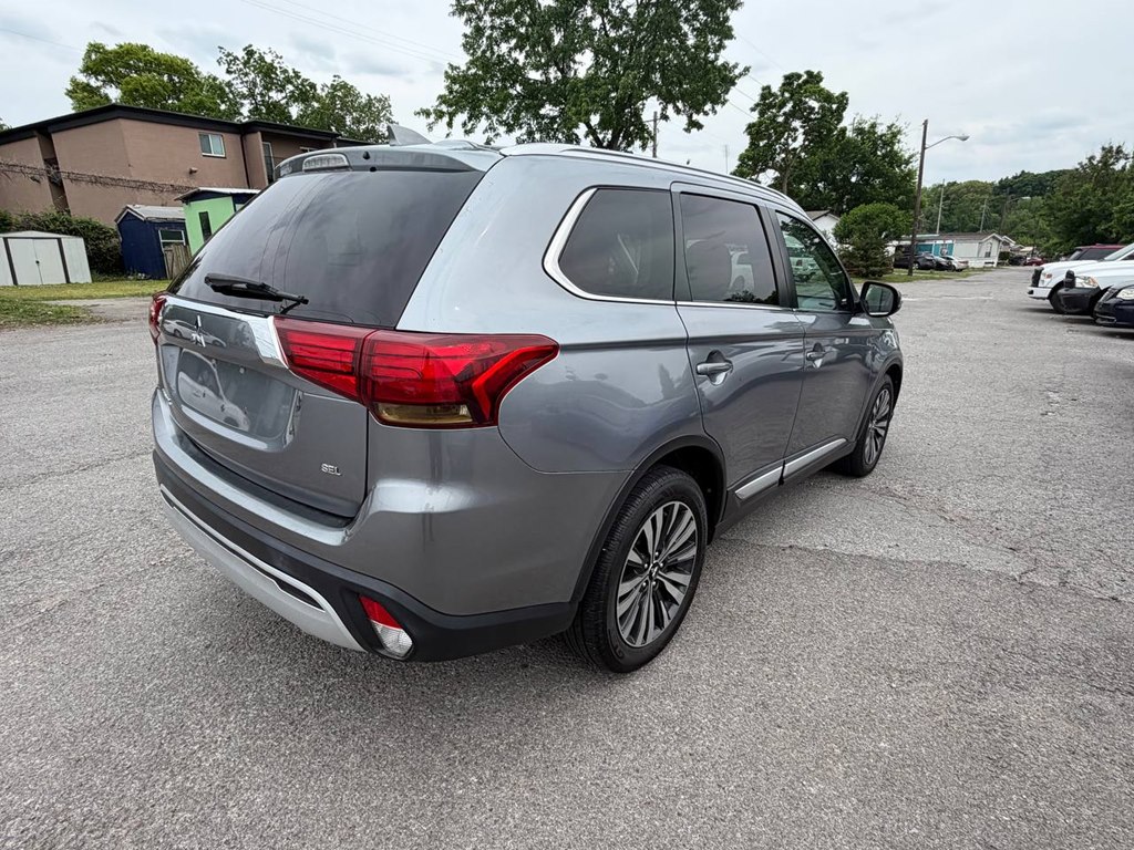Photo 6 of this MITSUBISHI OUTLANDER