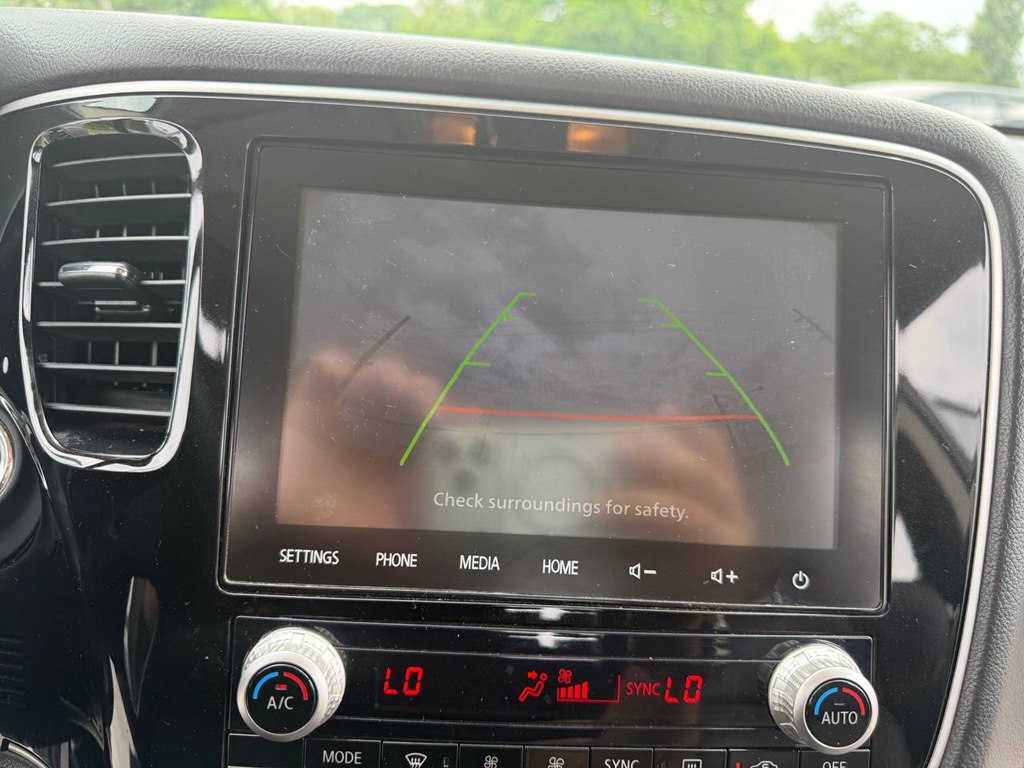 Photo 13 of this MITSUBISHI OUTLANDER