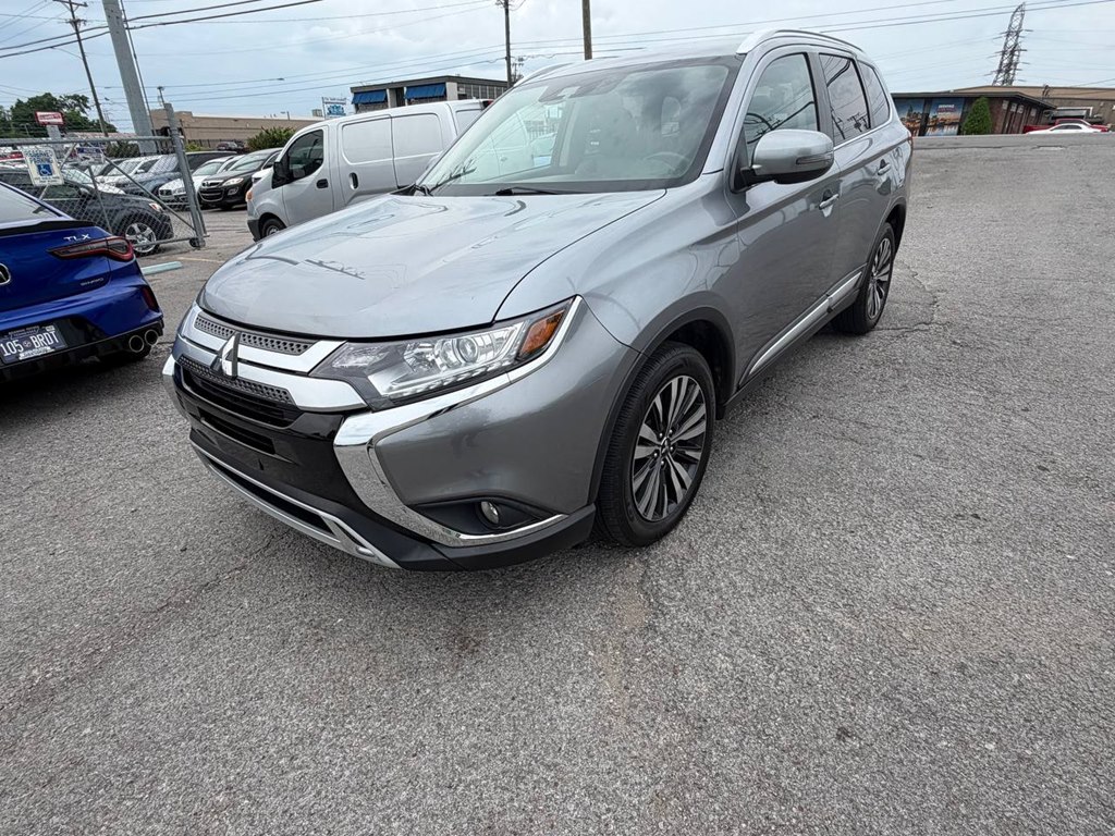 Photo 2 of this MITSUBISHI OUTLANDER