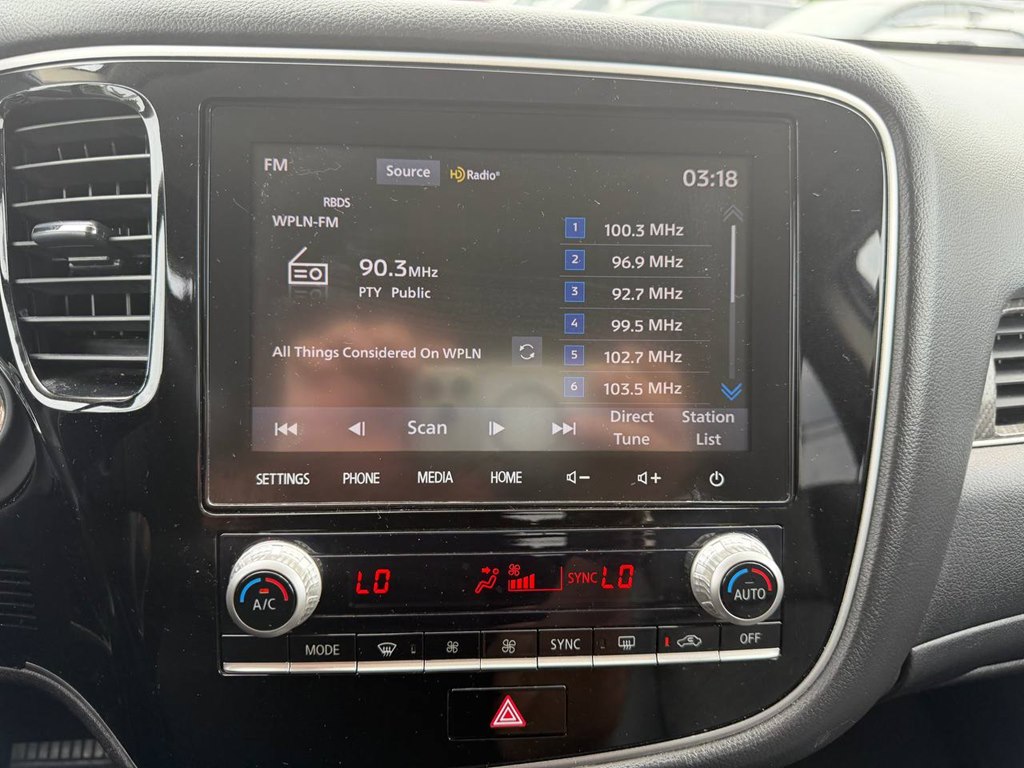 Photo 12 of this MITSUBISHI OUTLANDER