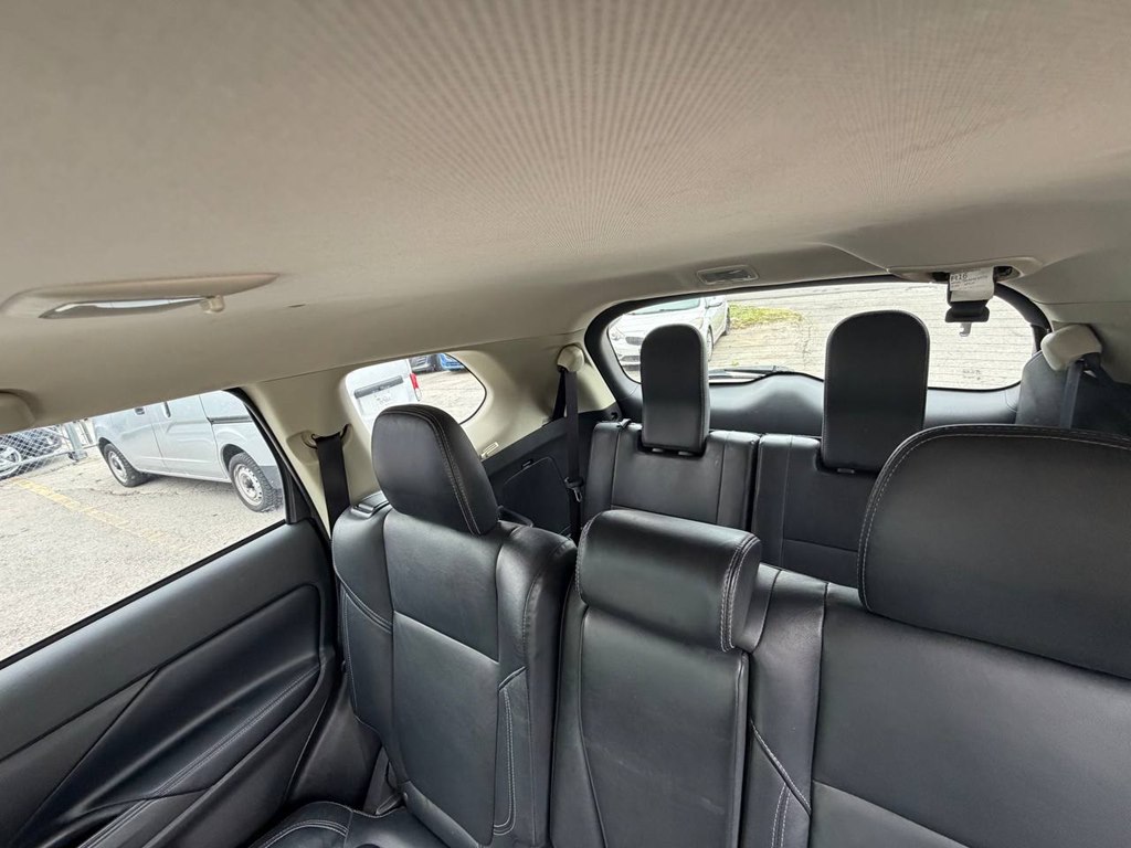 Photo 30 of this MITSUBISHI OUTLANDER