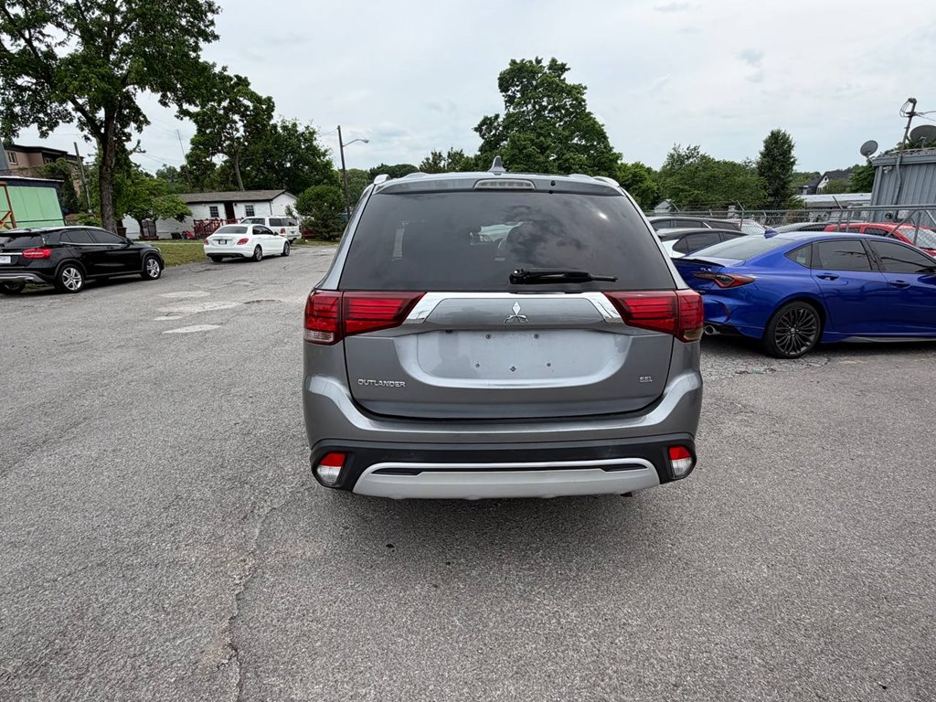 Photo 7 of this MITSUBISHI OUTLANDER