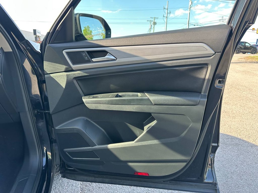 Photo 27 of this VOLKSWAGEN ATLAS