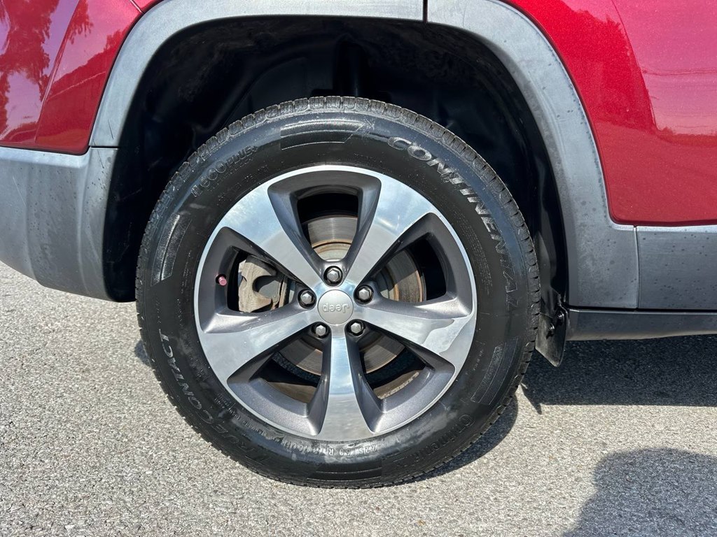 Photo 27 of this JEEP CHEROKEE