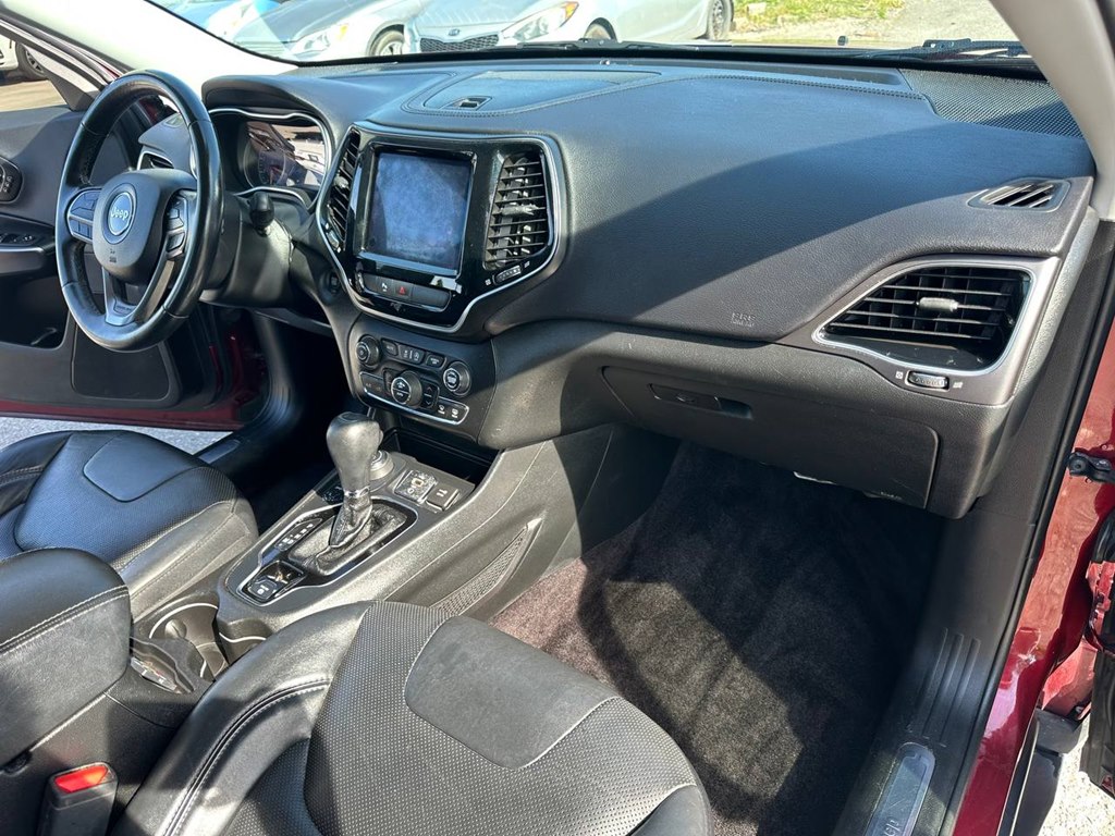 Photo 25 of this JEEP CHEROKEE