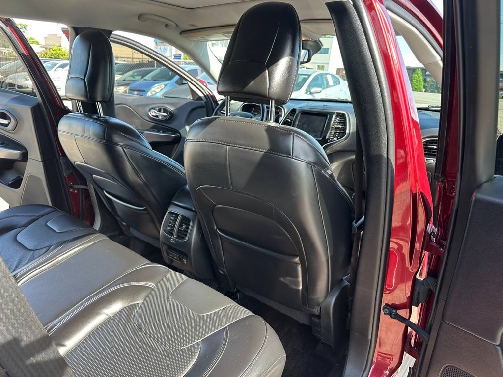 Photo 20 of this JEEP CHEROKEE