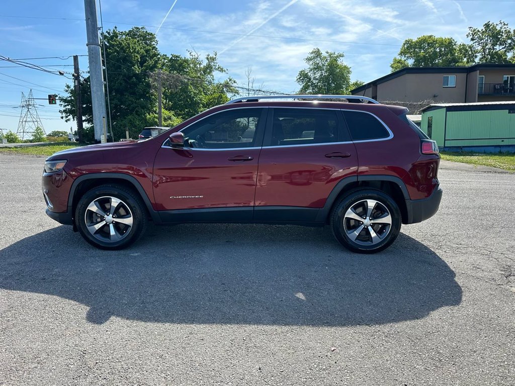 Photo 8 of this JEEP CHEROKEE