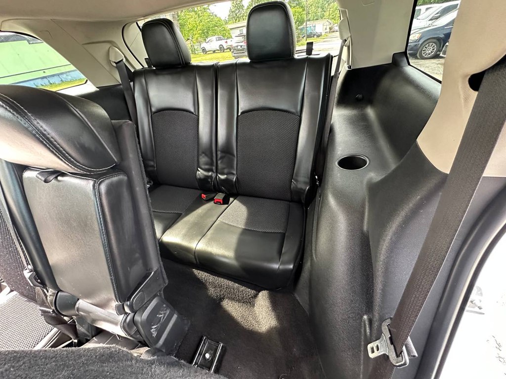 Photo 21 of this DODGE JOURNEY