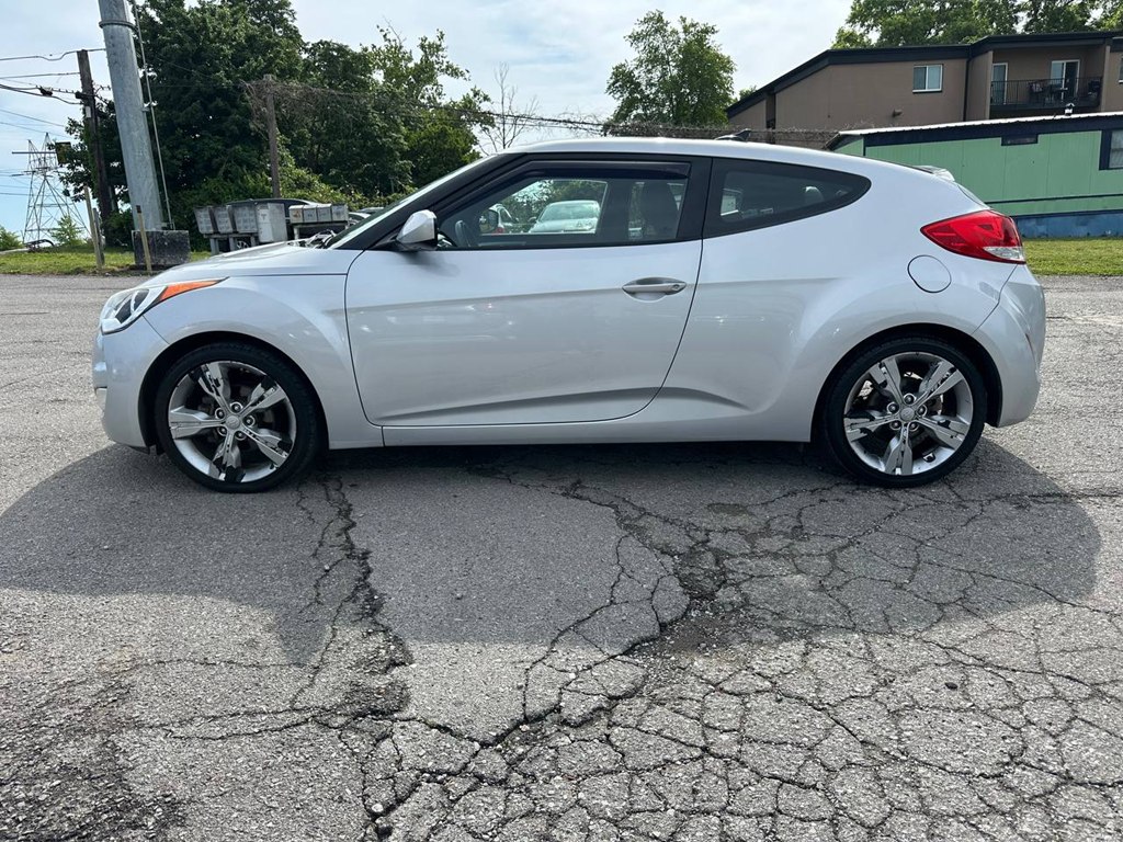 Photo 8 of this HYUNDAI VELOSTER