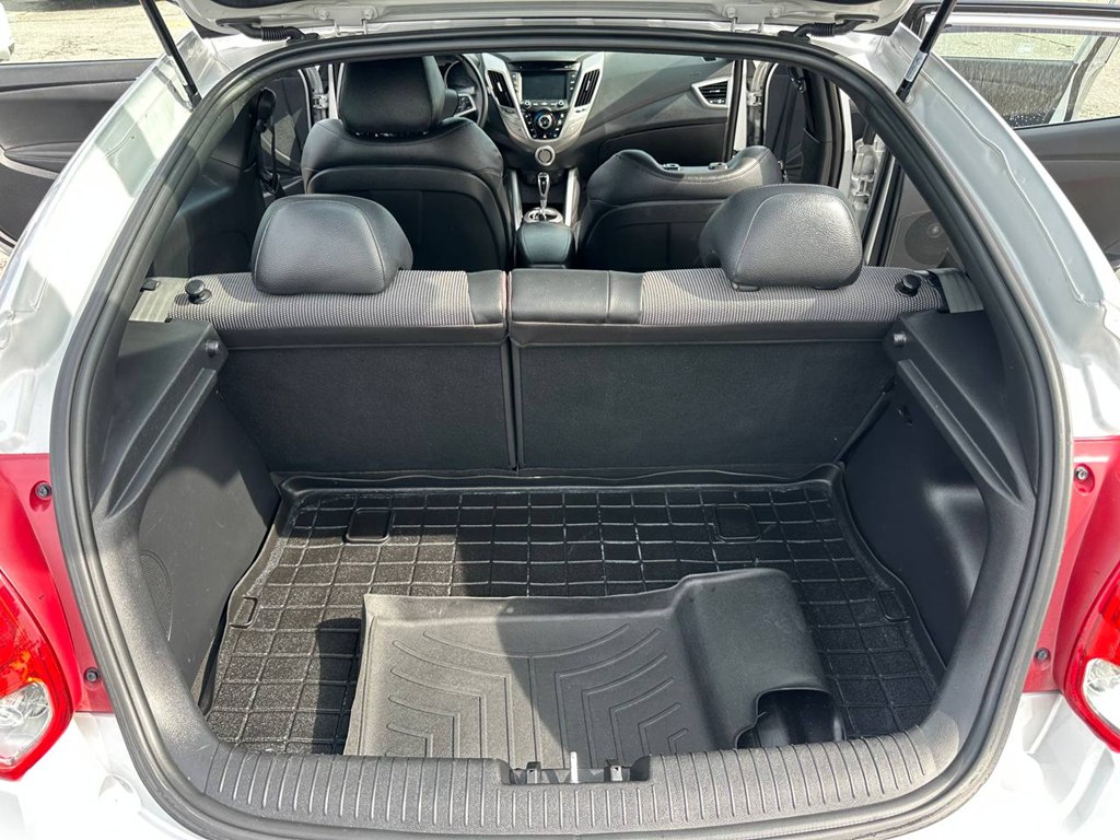 Photo 11 of this HYUNDAI VELOSTER