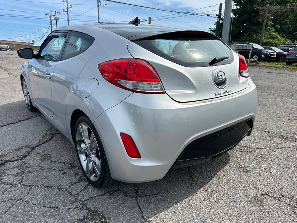 Photo 9 of this HYUNDAI VELOSTER
