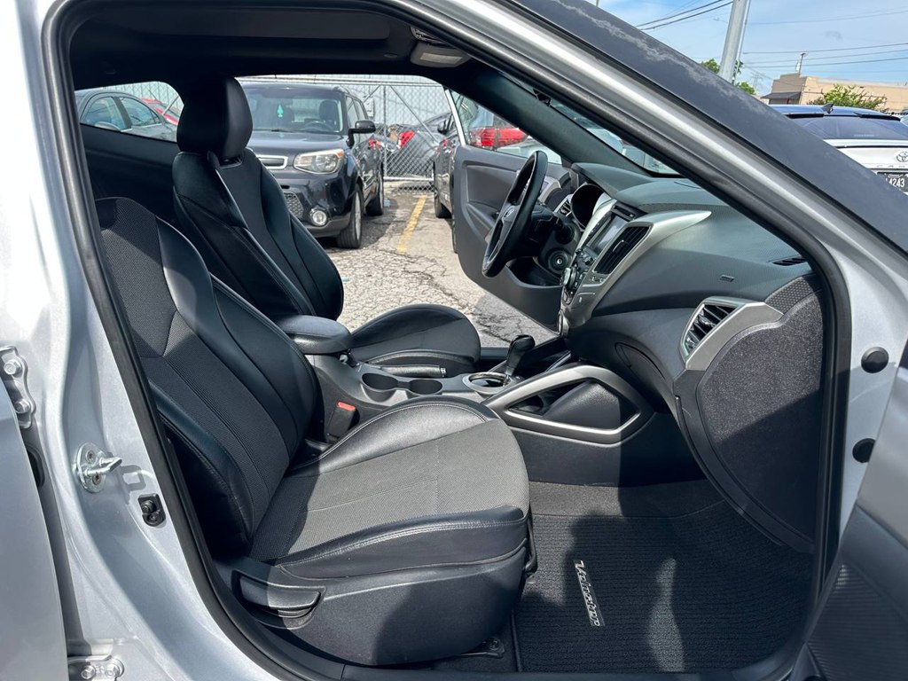 Photo 22 of this HYUNDAI VELOSTER