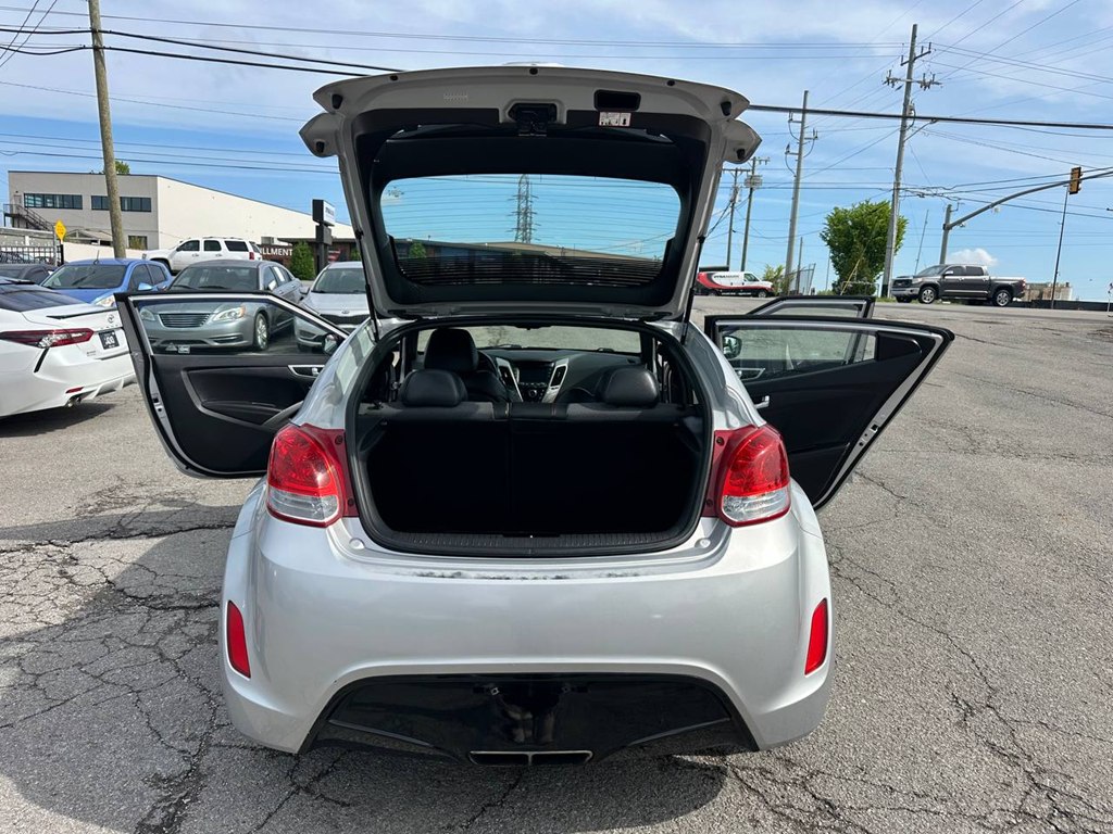 Photo 13 of this HYUNDAI VELOSTER