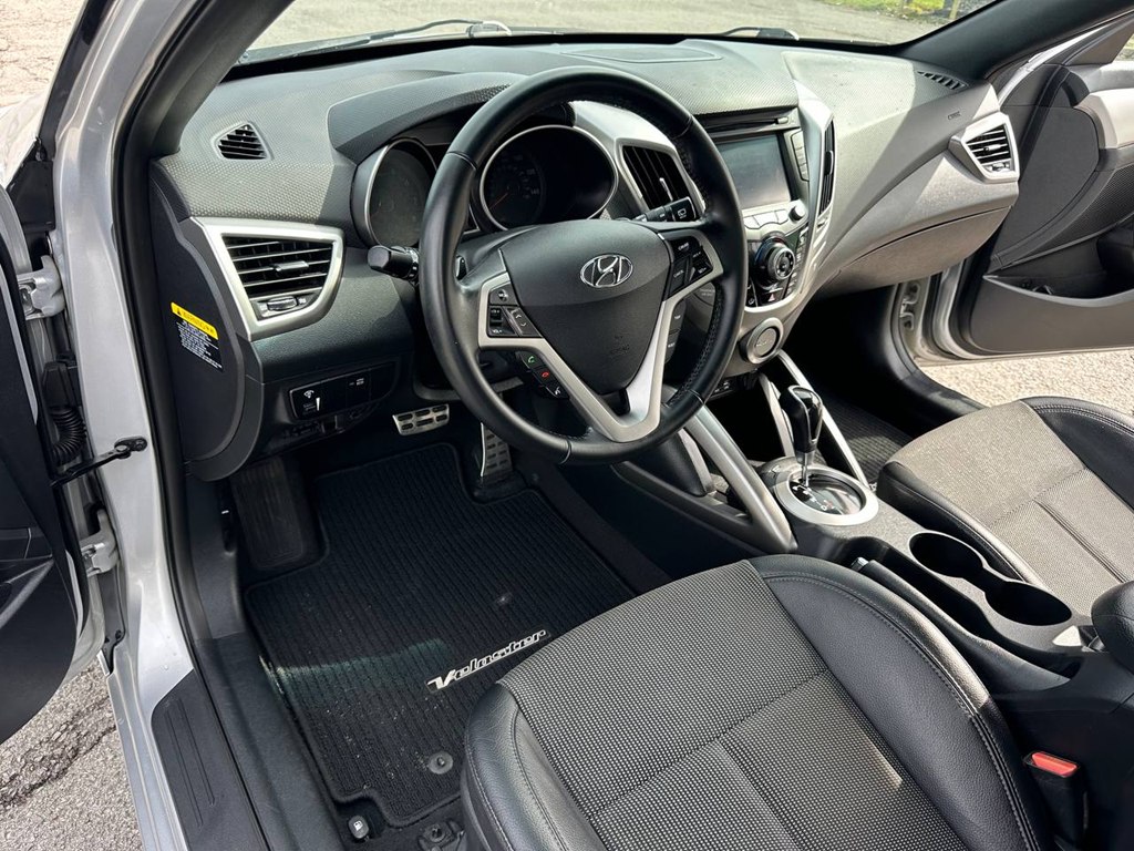 Photo 14 of this HYUNDAI VELOSTER
