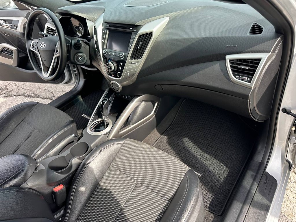 Photo 21 of this HYUNDAI VELOSTER