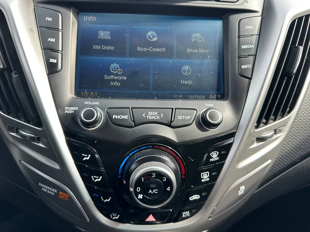Photo 30 of this HYUNDAI VELOSTER