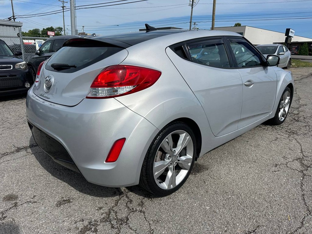 Photo 5 of this HYUNDAI VELOSTER
