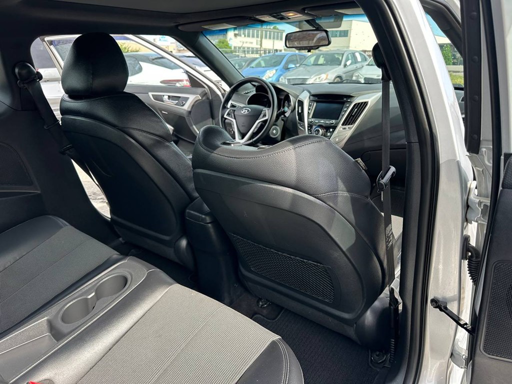 Photo 17 of this HYUNDAI VELOSTER