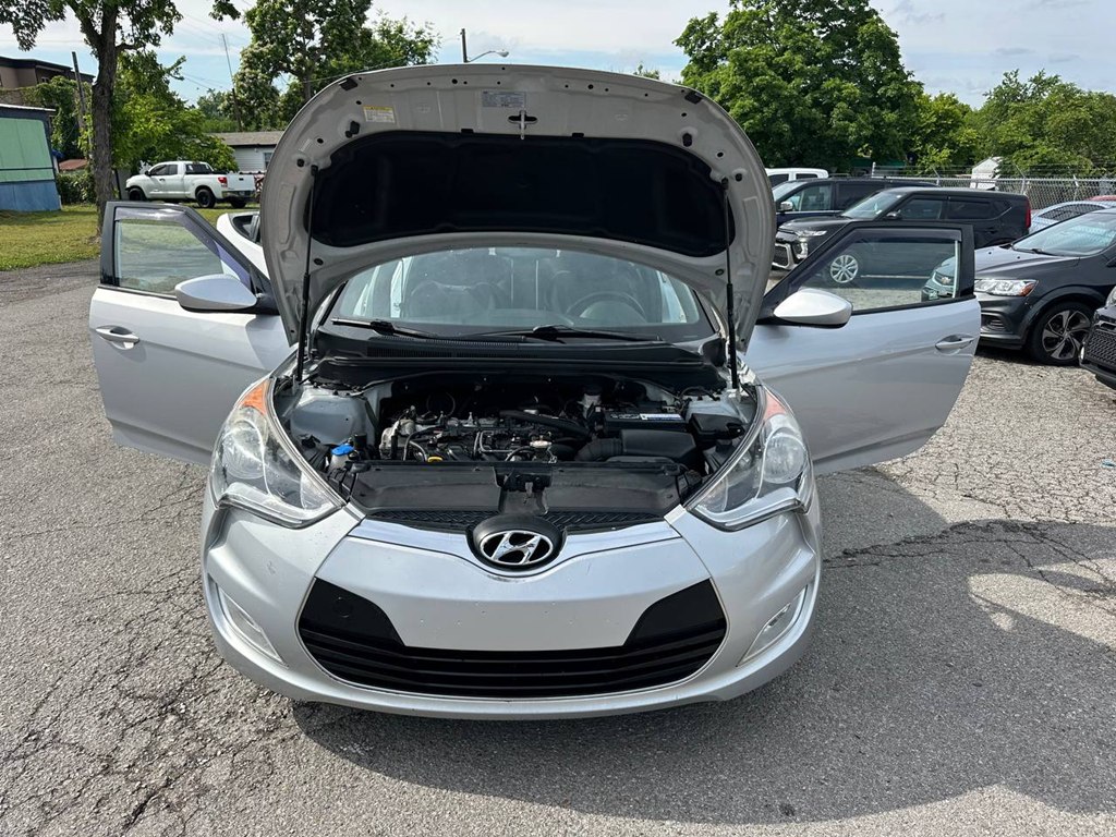 Photo 12 of this HYUNDAI VELOSTER