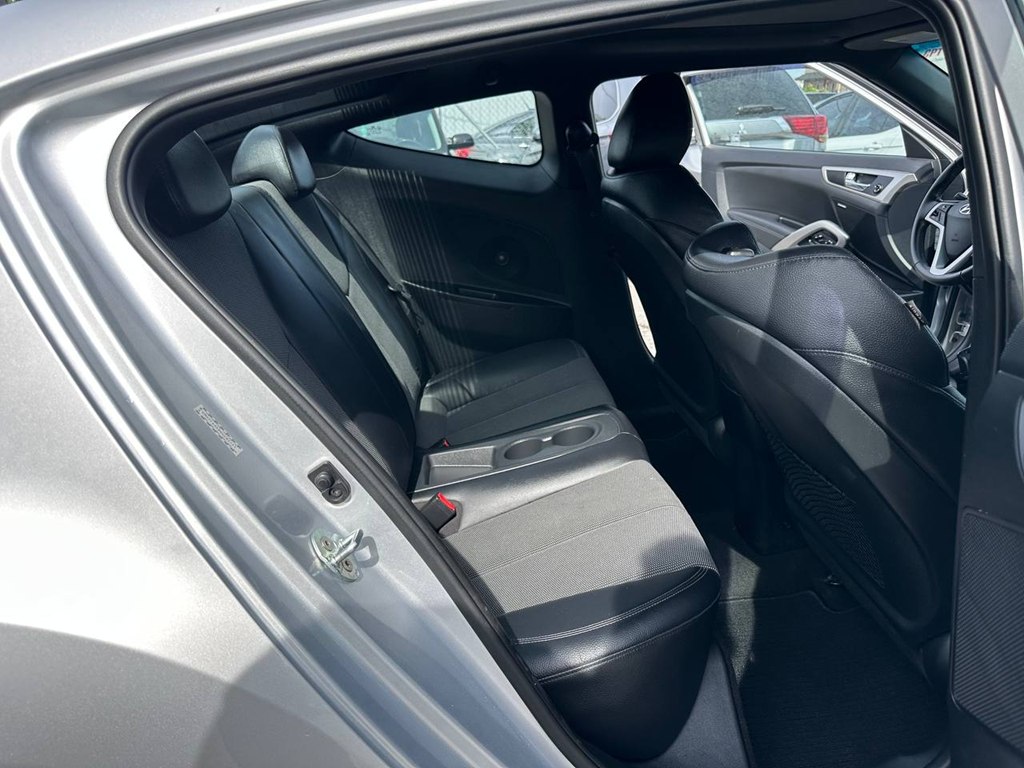 Photo 18 of this HYUNDAI VELOSTER