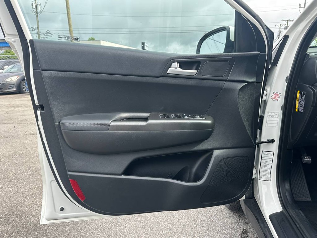 Photo 15 of this KIA SPORTAGE