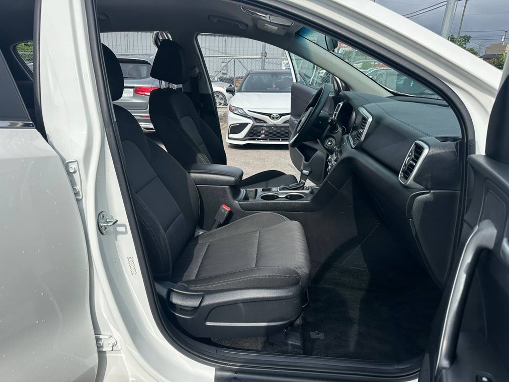 Photo 24 of this KIA SPORTAGE
