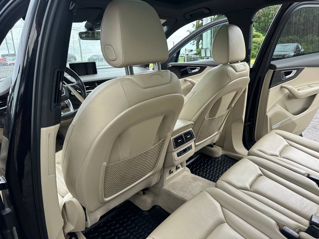 Photo 20 of this AUDI Q7