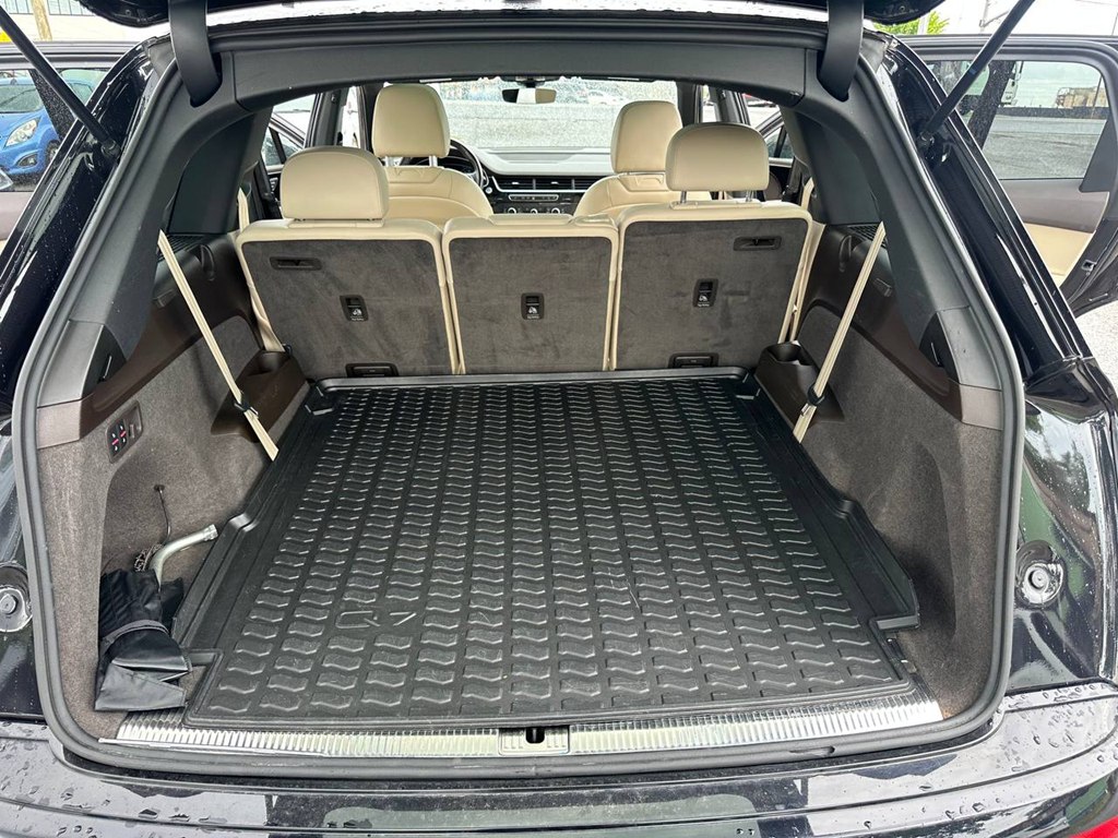 Photo 11 of this AUDI Q7