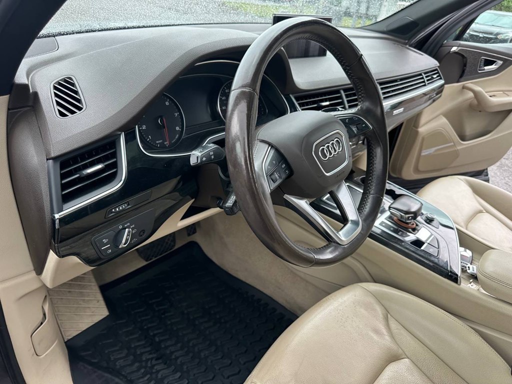 Photo 23 of this AUDI Q7