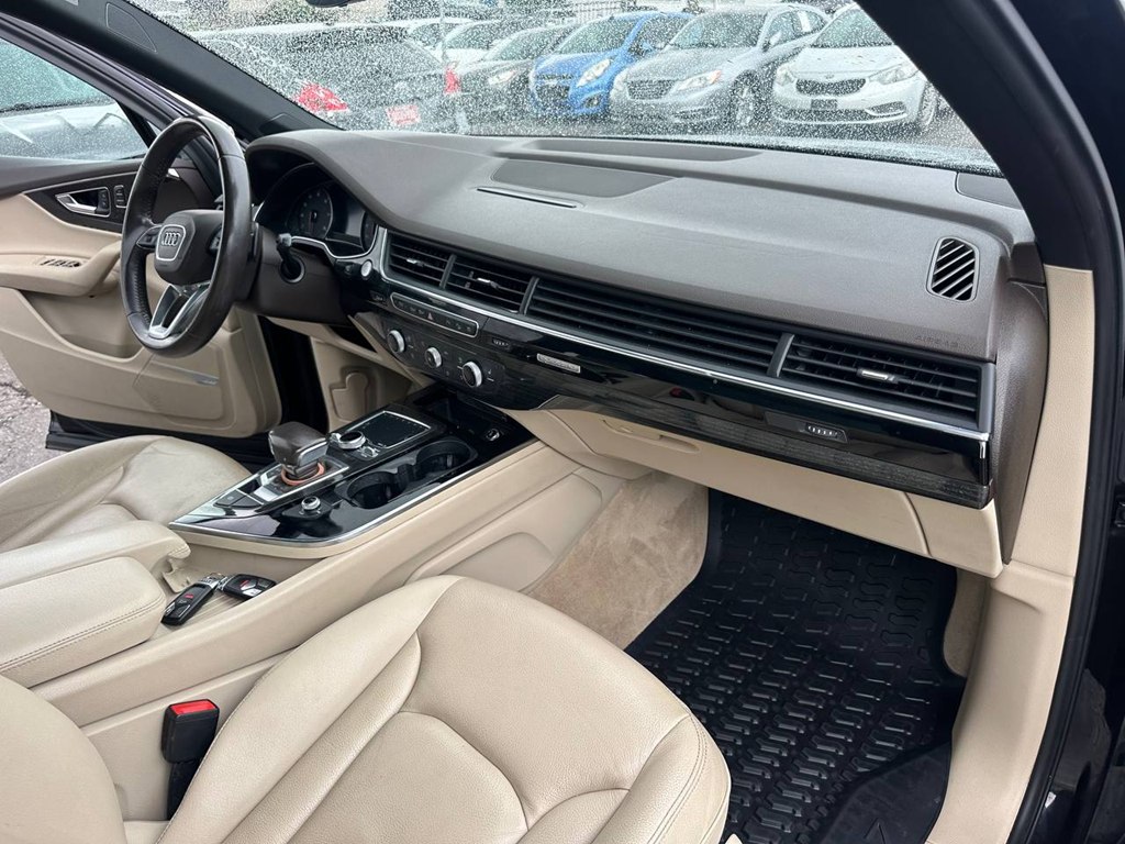 Photo 24 of this AUDI Q7