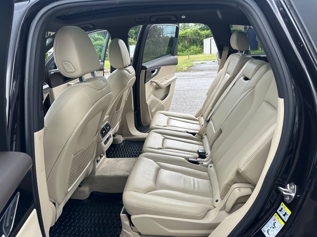 Photo 19 of this AUDI Q7
