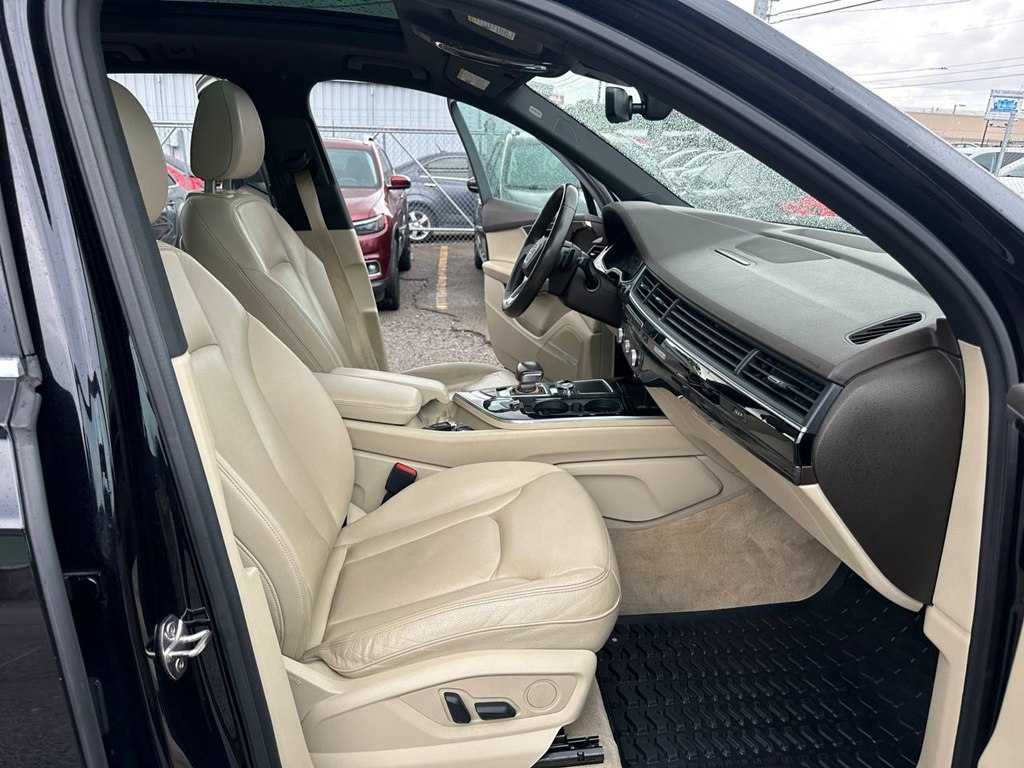 Photo 13 of this AUDI Q7