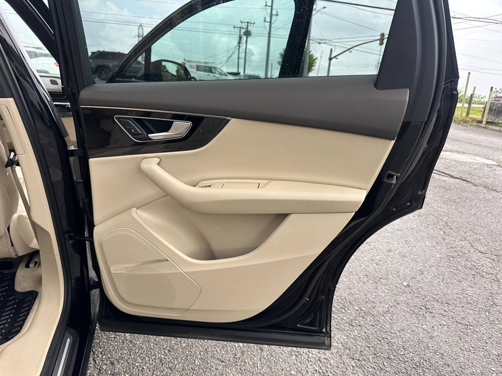 Photo 15 of this AUDI Q7