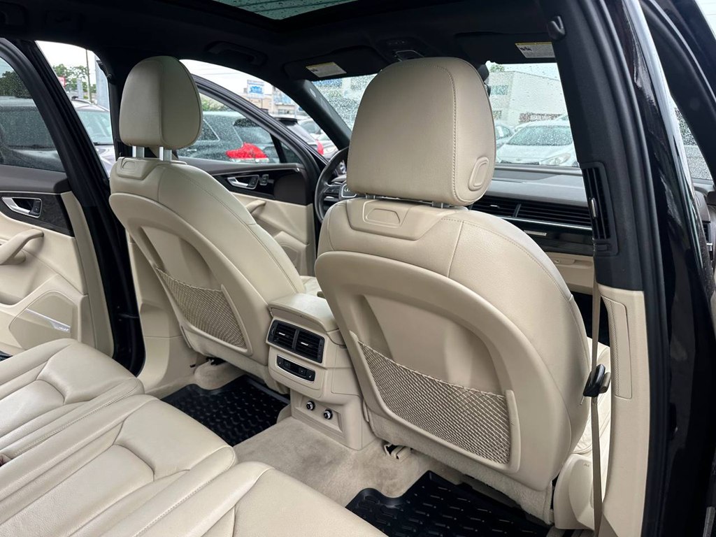 Photo 14 of this AUDI Q7