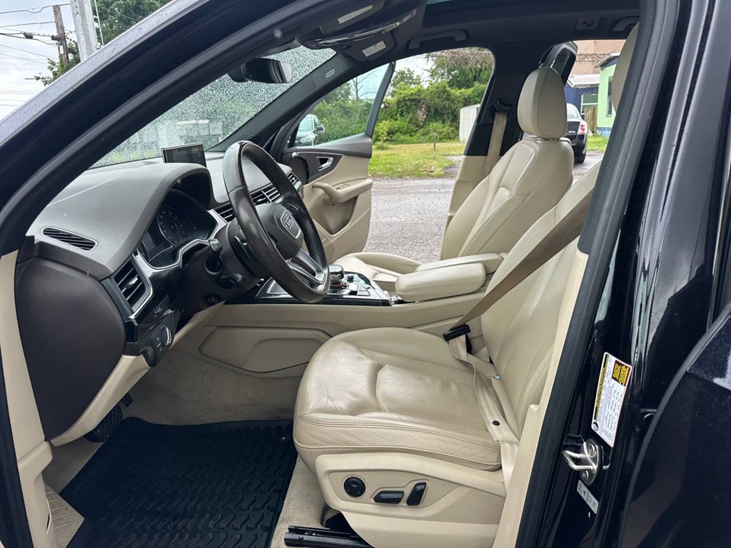 Photo 22 of this AUDI Q7