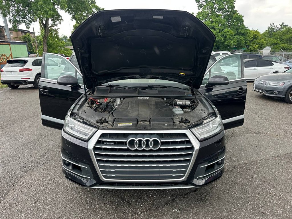 Photo 10 of this AUDI Q7