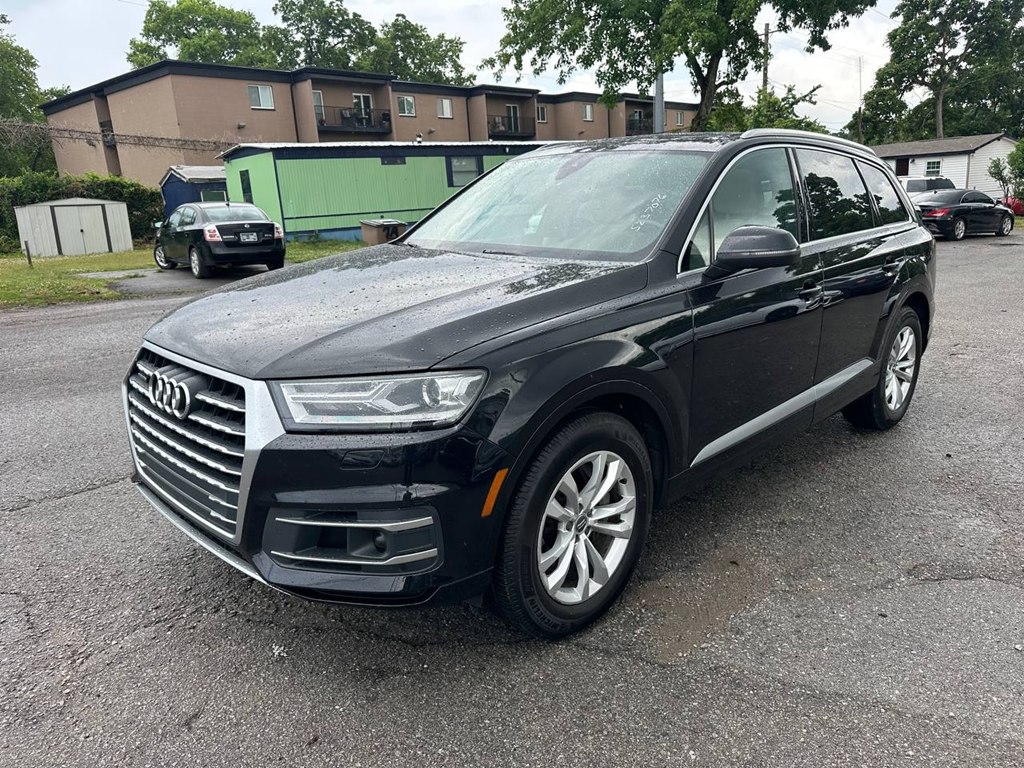Photo 2 of this AUDI Q7