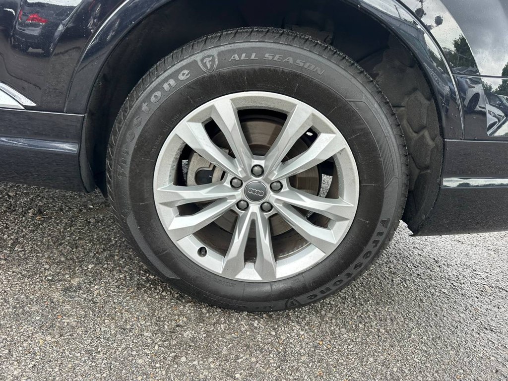 Photo 28 of this AUDI Q7