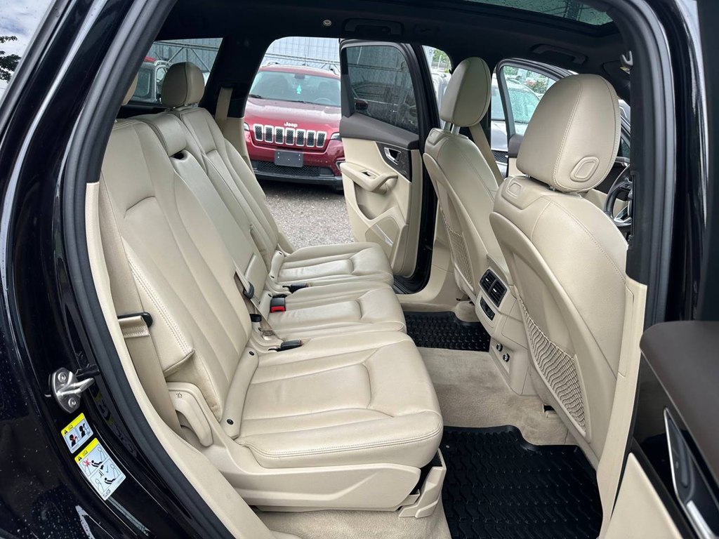 Photo 16 of this AUDI Q7