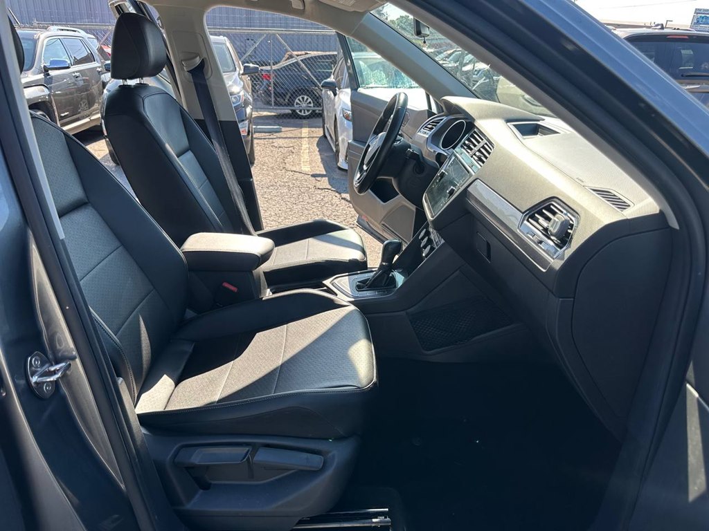 Photo 23 of this VOLKSWAGEN TIGUAN