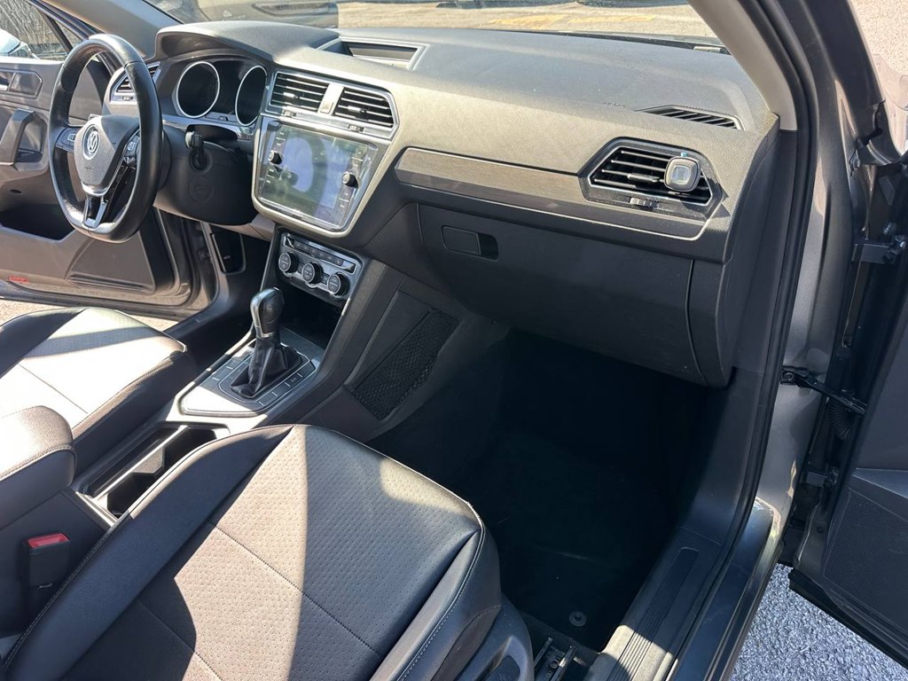 Photo 24 of this VOLKSWAGEN TIGUAN
