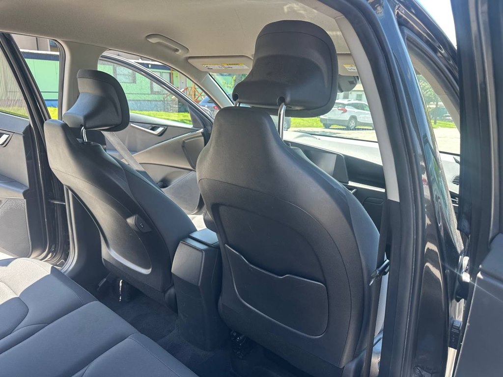 Photo 22 of this KIA NIRO