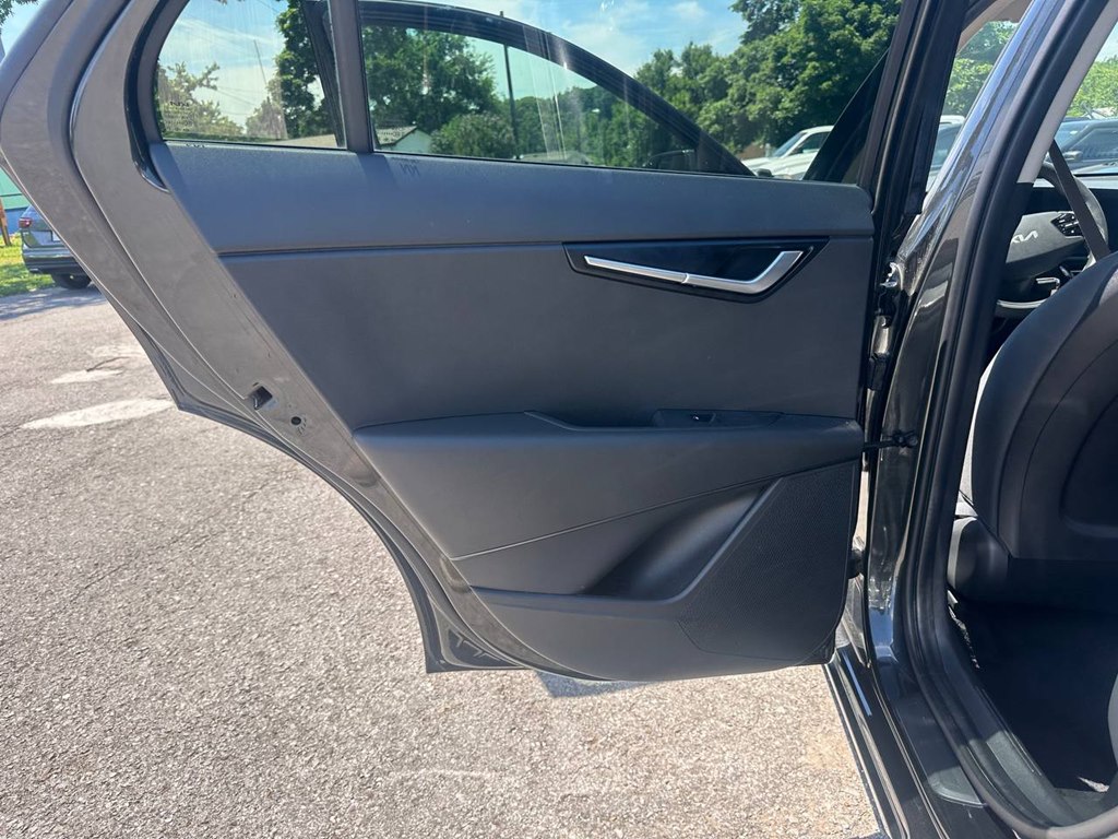 Photo 19 of this KIA NIRO