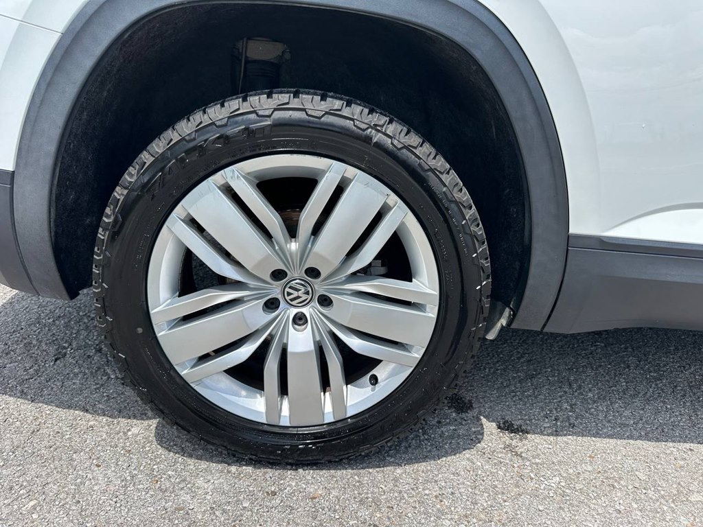 Photo 31 of this VOLKSWAGEN ATLAS