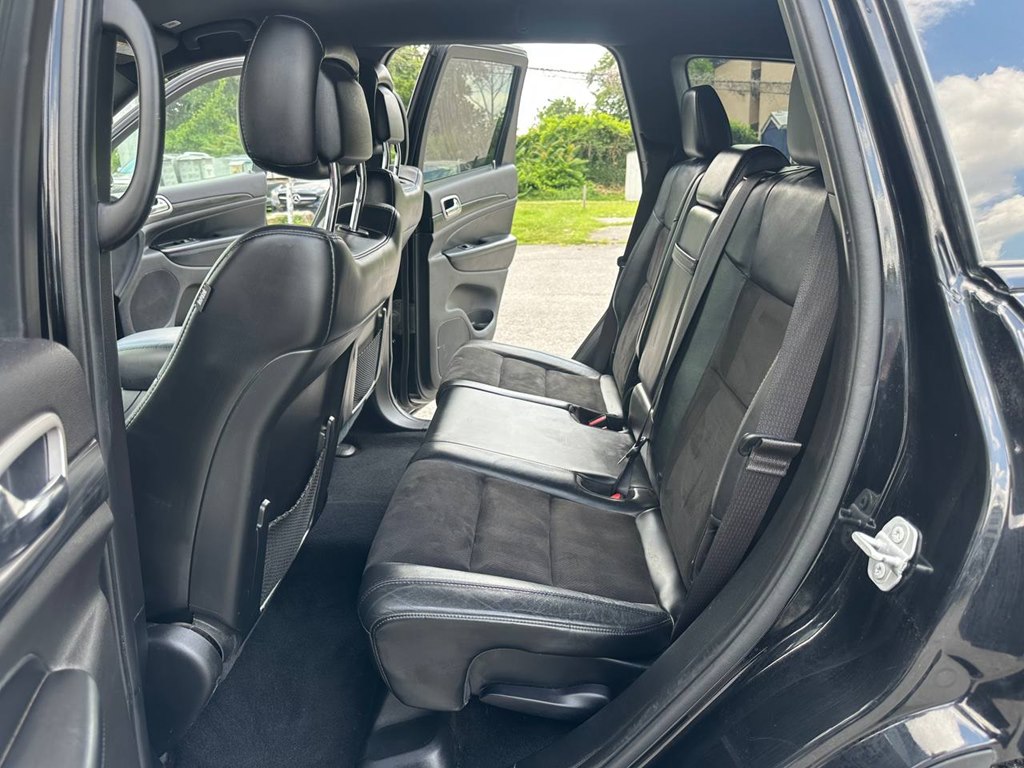 Photo 18 of this JEEP GRAND CHEROKEE